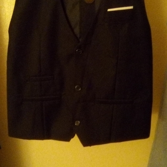 Vest - Picture 5 of 8